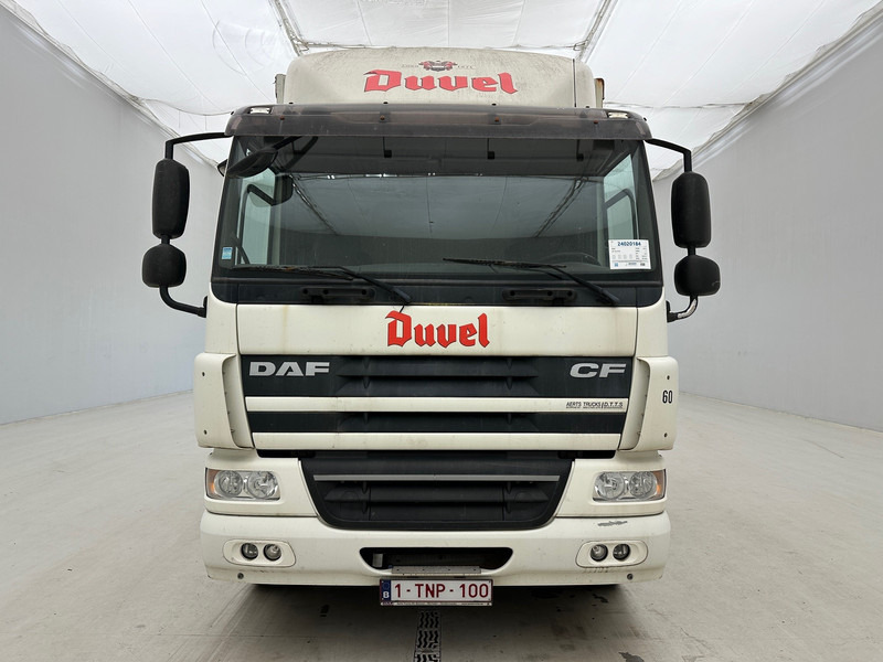 DAF CF75.310 - Ponyvás teherautó: 2 kép. DAF CF75.310 - Ponyvás teherautó: 2 kép.