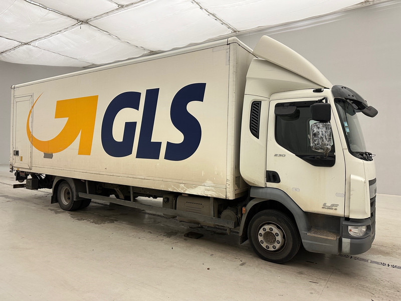 DAF LF 230* - Dobozos felépítményű teherautó: 3 kép. DAF LF 230* - Dobozos felépítményű teherautó: 3 kép.