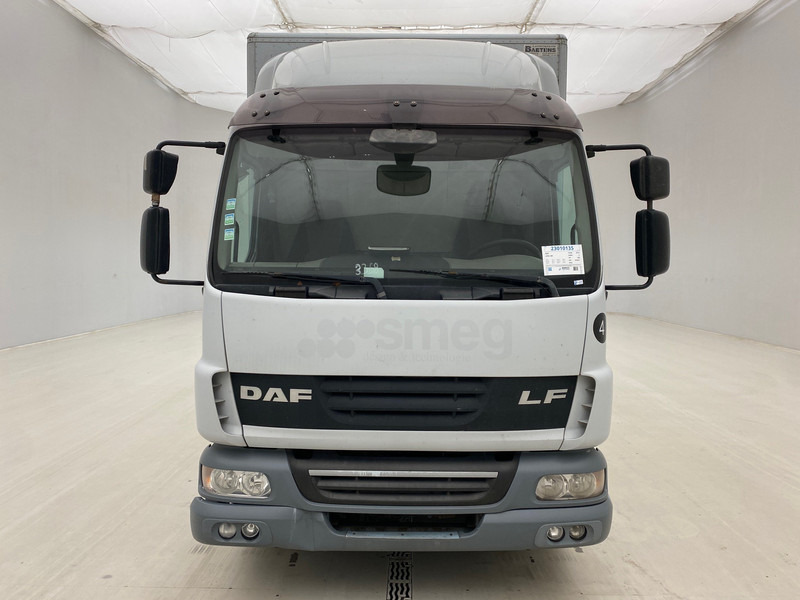 DAF LF45.180 - Dobozos felépítményű teherautó: 2 kép. DAF LF45.180 - Dobozos felépítményű teherautó: 2 kép.