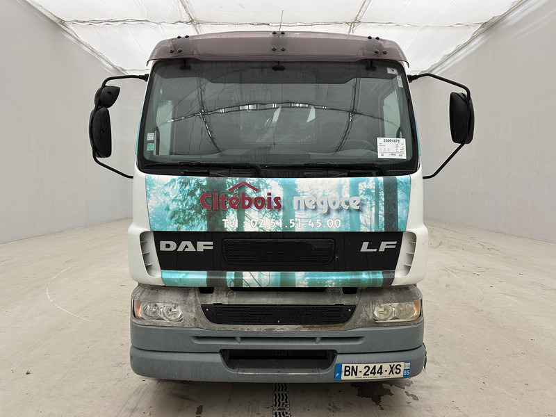 DAF LF55.210 - Platós teherautó, Darus autó: 2 kép. DAF LF55.210 - Platós teherautó, Darus autó: 2 kép.
