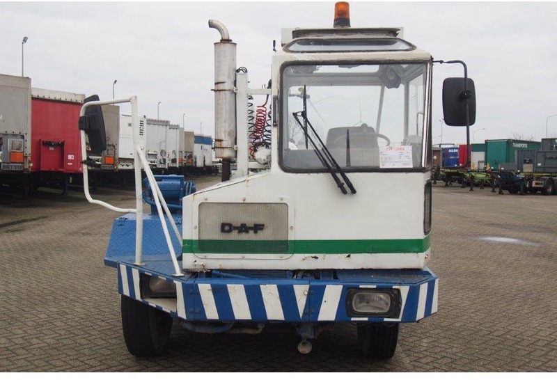 DAF RORO Terminal tractor TT13050H - Terminál targoncá: 2 kép. DAF RORO Terminal tractor TT13050H - Terminál targoncá: 2 kép.