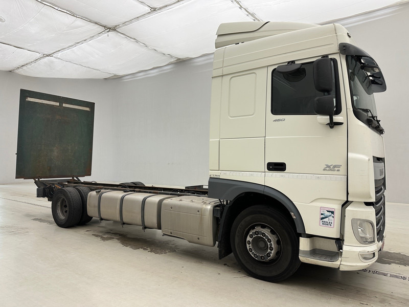 DAF XF 460 Space Cab - Alvaz teherautó: 3 kép. DAF XF 460 Space Cab - Alvaz teherautó: 3 kép.