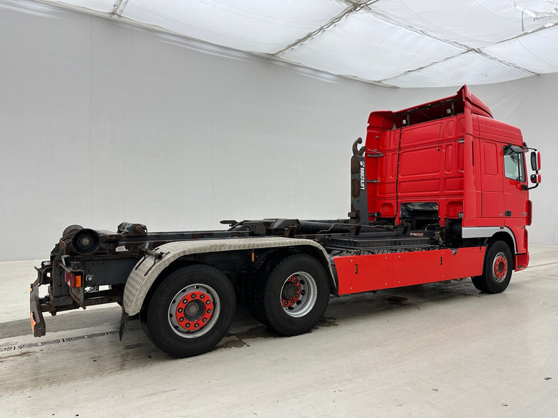 DAF XF105.410 Space Cab - Horgos rakodó teherautó: 5 kép. DAF XF105.410 Space Cab - Horgos rakodó teherautó: 5 kép.