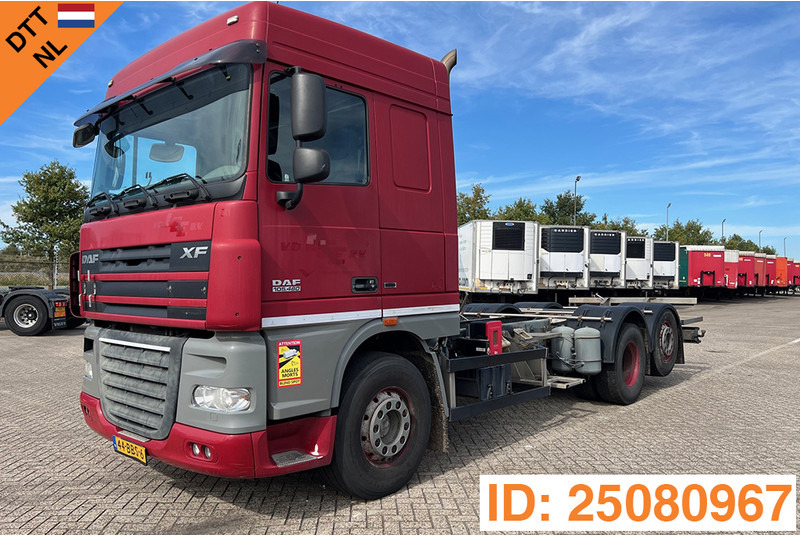 DAF XF105.460 Space Cab - Alvaz teherautó: 1 kép. DAF XF105.460 Space Cab - Alvaz teherautó: 1 kép.