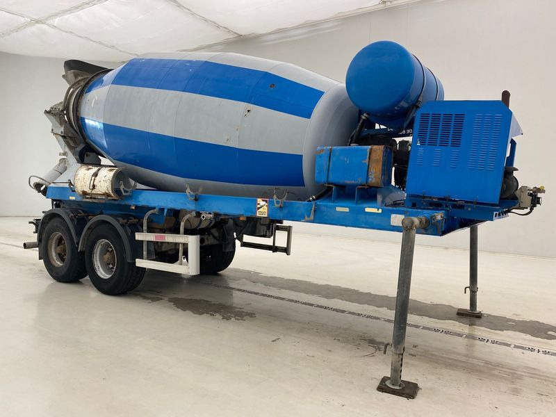 De Buf Mixer 10 m³ - Betonkeverő félpótkocsi: 3 kép. De Buf Mixer 10 m³ - Betonkeverő félpótkocsi: 3 kép.