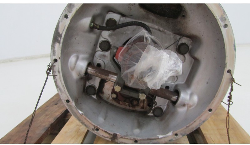 Diversen Versnellingsbak EATON Y04033 - Sebességváltó: 4 kép. Diversen Versnellingsbak EATON Y04033 - Sebességváltó: 4 kép.