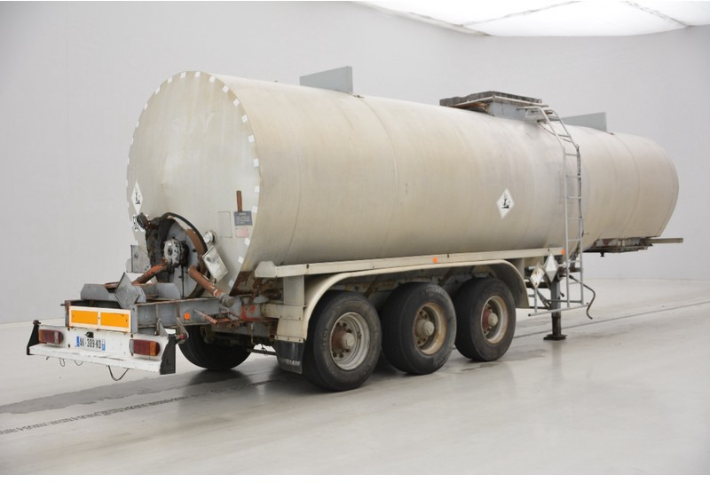 Fruehauf Bitumen tank trailer - Tartályos félpótkocsi: 3 kép. Fruehauf Bitumen tank trailer - Tartályos félpótkocsi: 3 kép.