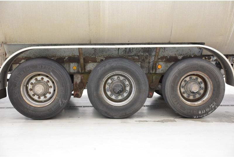 Fruehauf Bitumen tank trailer - Tartályos félpótkocsi: 4 kép. Fruehauf Bitumen tank trailer - Tartályos félpótkocsi: 4 kép.