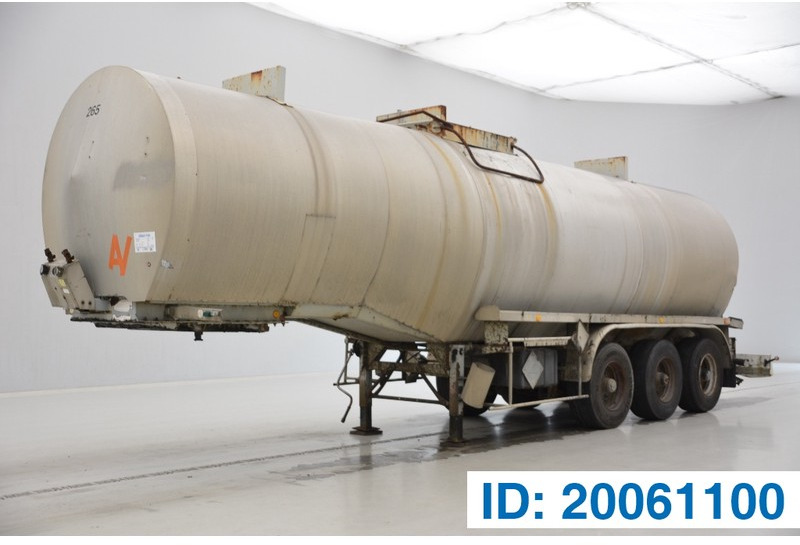 Fruehauf Bitumen tank trailer - Tartályos félpótkocsi: 1 kép. Fruehauf Bitumen tank trailer - Tartályos félpótkocsi: 1 kép.