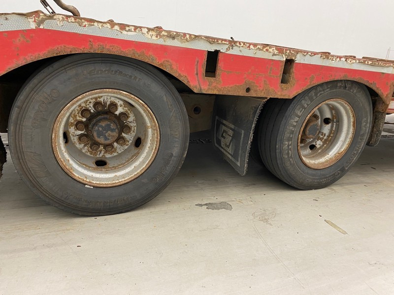 GHEYSEN & VERPOORT Low bed trailer - Félpótkocsi mélybölcsős: 5 kép. GHEYSEN & VERPOORT Low bed trailer - Félpótkocsi mélybölcsős: 5 kép.