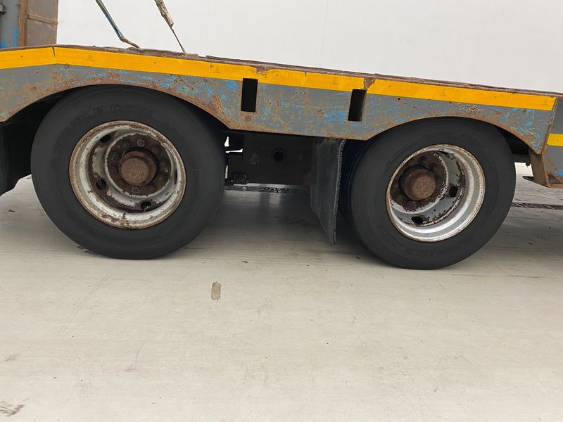 GHEYSEN & VERPOORT Low bed trailer - Félpótkocsi mélybölcsős: 4 kép. GHEYSEN & VERPOORT Low bed trailer - Félpótkocsi mélybölcsős: 4 kép.