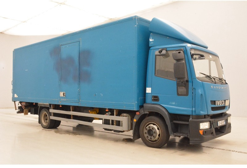 Iveco Eurocargo 120E18 - Dobozos felépítményű teherautó: 3 kép. Iveco Eurocargo 120E18 - Dobozos felépítményű teherautó: 3 kép.