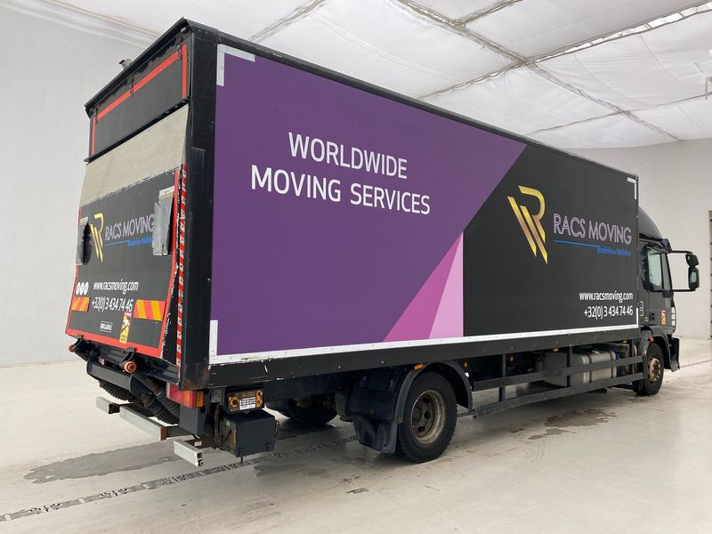 Iveco Eurocargo 140E28 - Dobozos felépítményű teherautó: 4 kép. Iveco Eurocargo 140E28 - Dobozos felépítményű teherautó: 4 kép.