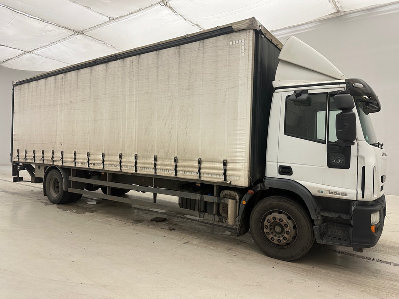 Iveco Eurocargo 180E28 - Ponyvás teherautó: 3 kép. Iveco Eurocargo 180E28 - Ponyvás teherautó: 3 kép.
