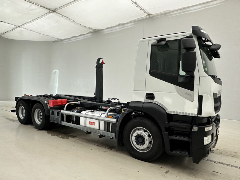 Iveco Stralis 460 - 6x2 - Horgos rakodó teherautó: 3 kép. Iveco Stralis 460 - 6x2 - Horgos rakodó teherautó: 3 kép.