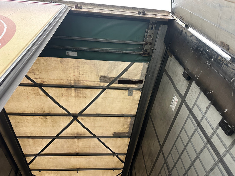 Ponyvás félpótkocsi Kögel Tautliner: 11 kép.