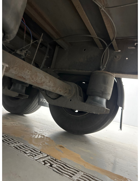 Ponyvás félpótkocsi Kögel Tautliner: 15 kép.