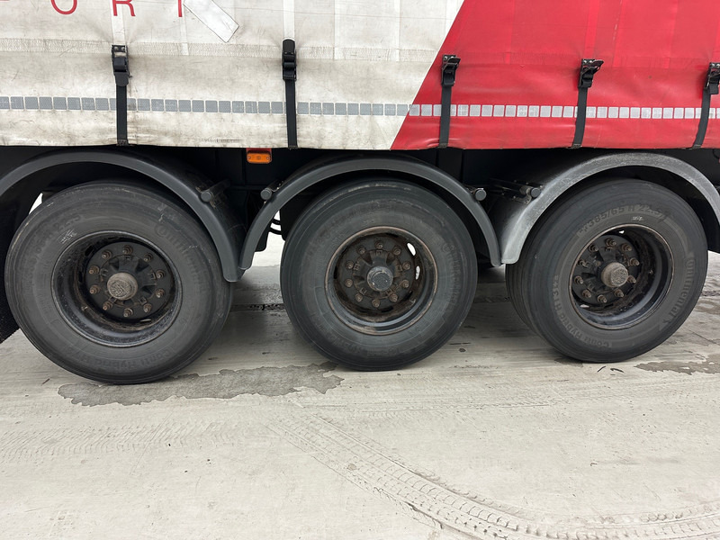 LAG Tautliner - Ponyvás félpótkocsi: 4 kép. LAG Tautliner - Ponyvás félpótkocsi: 4 kép.