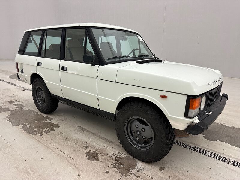Land Rover Range Rover V8 - Kombi: 3 kép. Land Rover Range Rover V8 - Kombi: 3 kép.