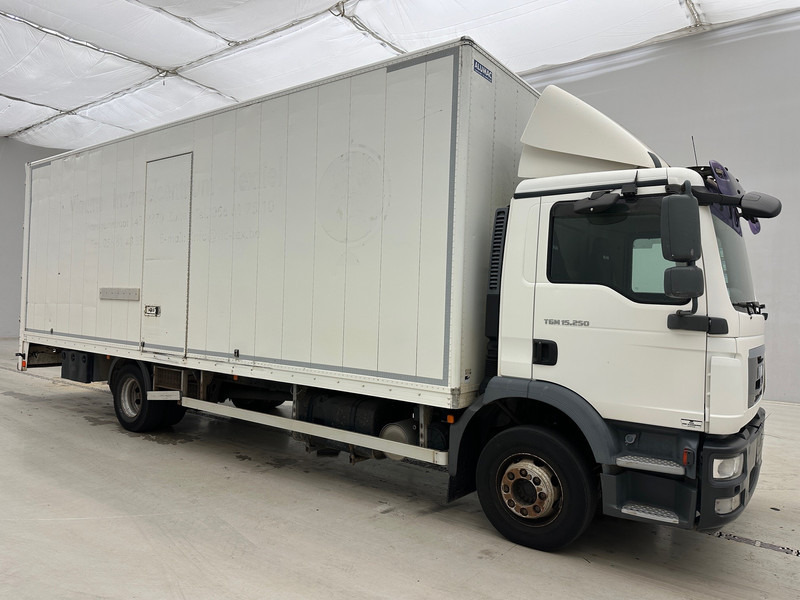 MAN TGM 15.250 - Dobozos felépítményű teherautó: 3 kép. MAN TGM 15.250 - Dobozos felépítményű teherautó: 3 kép.