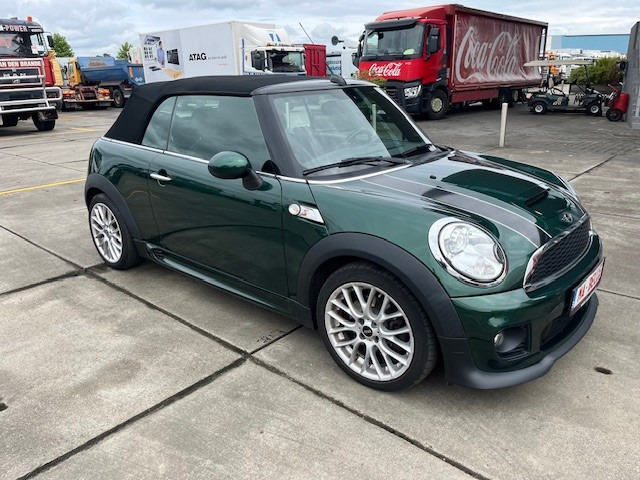 MINI Cooper S Cabrio JOHN COOPER WORKS - Autó: 3 kép. MINI Cooper S Cabrio JOHN COOPER WORKS - Autó: 3 kép.