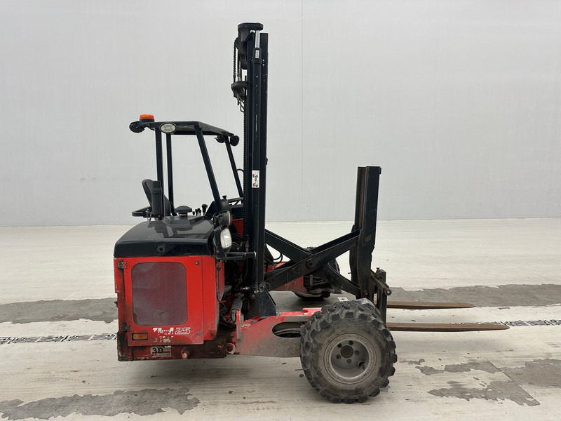 Manitou TMM25 4W - Hordozható targonca: 4 kép. Manitou TMM25 4W - Hordozható targonca: 4 kép.