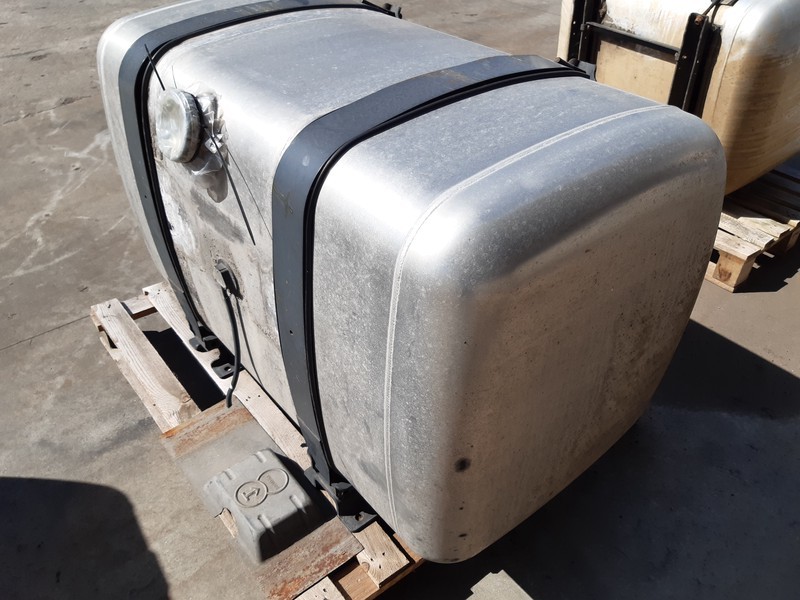 Mercedes-Benz A9604704503 540 li - Üzemanyag tartály: 3 kép. Mercedes-Benz A9604704503 540 li - Üzemanyag tartály: 3 kép.