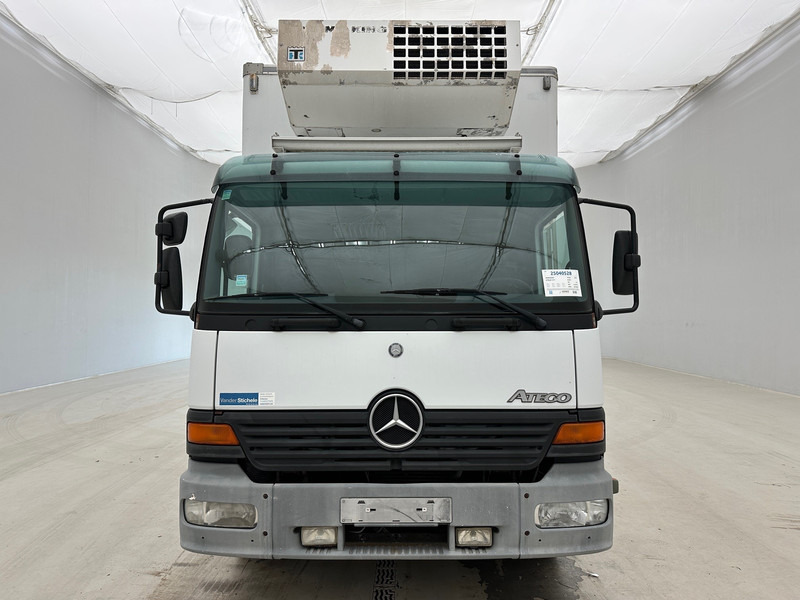 Mercedes-Benz Atego 1217 - Hűtős teherautó: 2 kép. Mercedes-Benz Atego 1217 - Hűtős teherautó: 2 kép.