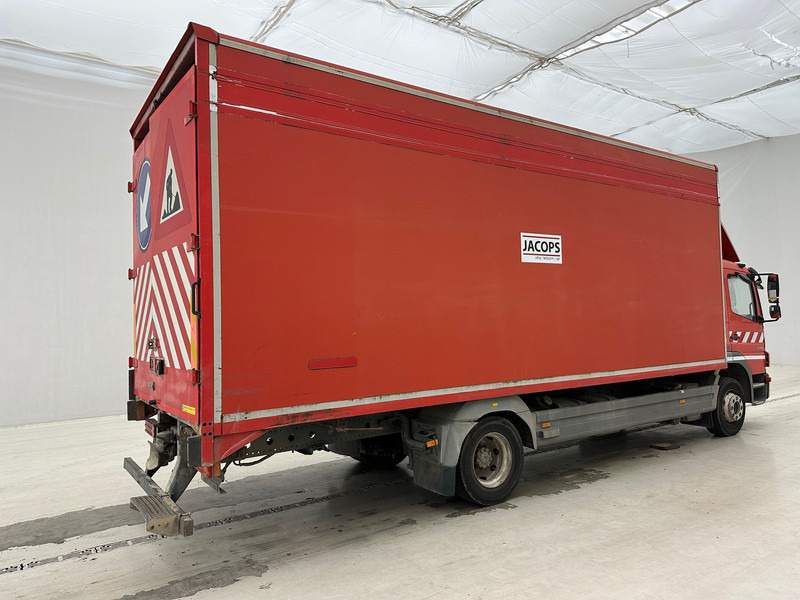 Mercedes-Benz Atego 1218 - Dobozos felépítményű teherautó: 4 kép. Mercedes-Benz Atego 1218 - Dobozos felépítményű teherautó: 4 kép.