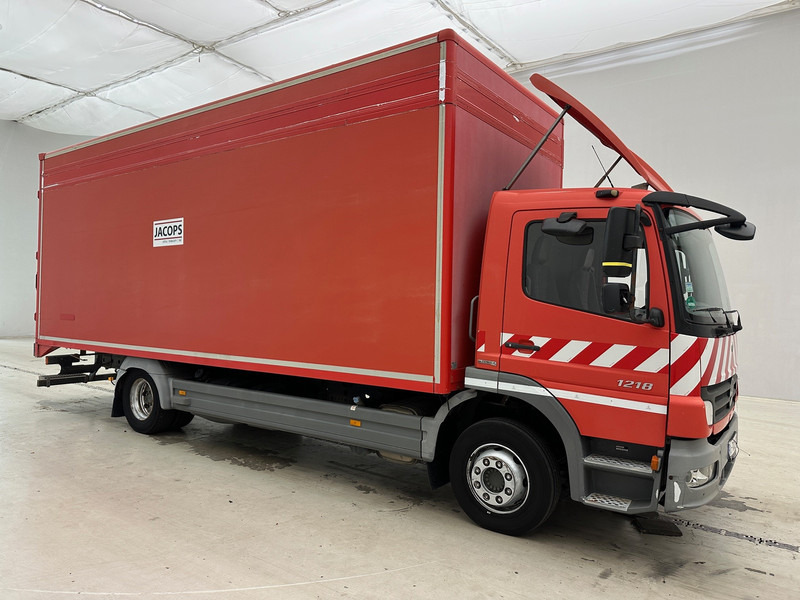 Mercedes-Benz Atego 1218 - Dobozos felépítményű teherautó: 3 kép. Mercedes-Benz Atego 1218 - Dobozos felépítményű teherautó: 3 kép.