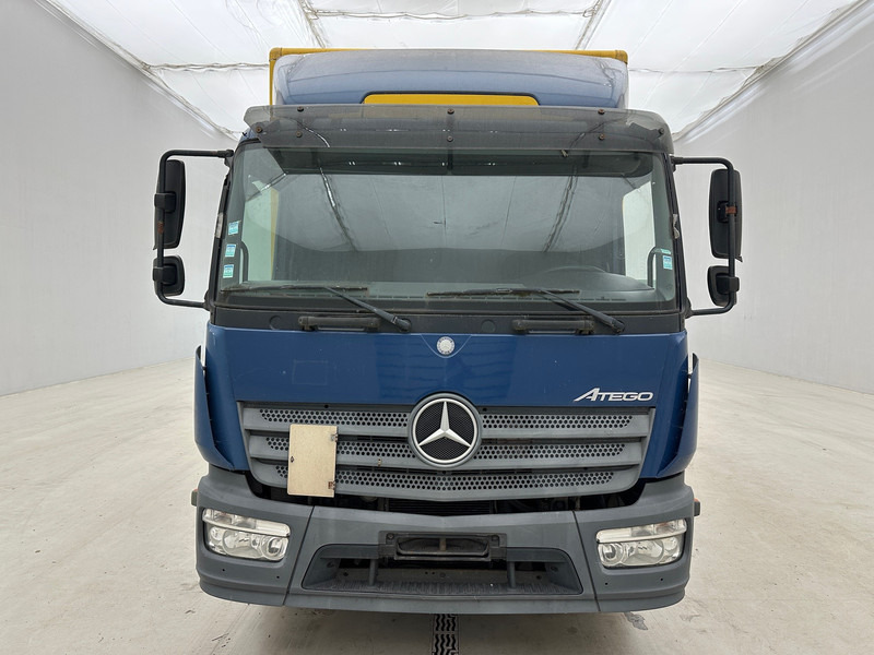 Mercedes-Benz Atego 1218 - Dobozos felépítményű teherautó: 2 kép. Mercedes-Benz Atego 1218 - Dobozos felépítményű teherautó: 2 kép.