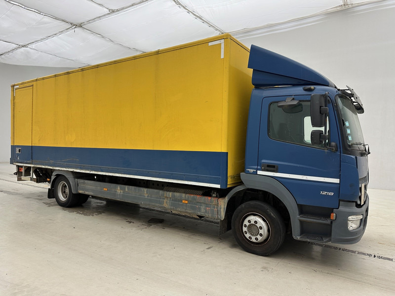 Mercedes-Benz Atego 1218 - Dobozos felépítményű teherautó: 3 kép. Mercedes-Benz Atego 1218 - Dobozos felépítményű teherautó: 3 kép.