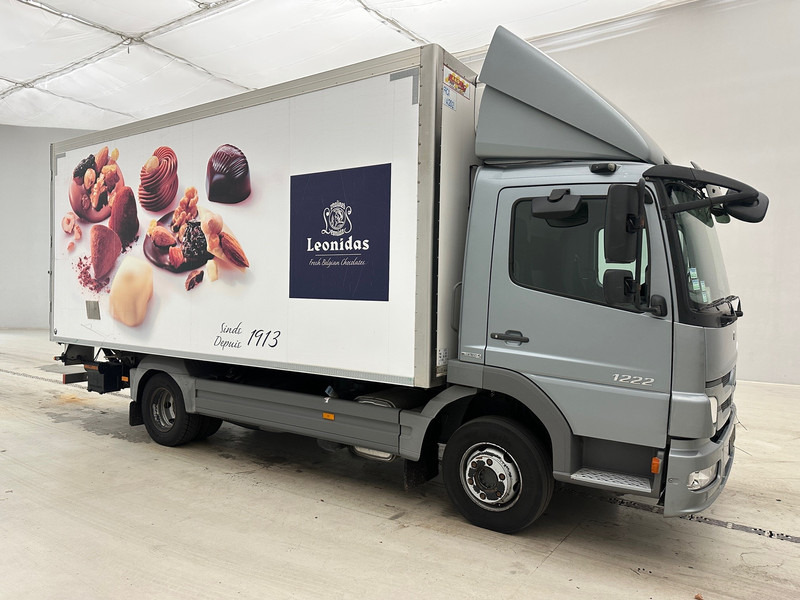 Mercedes-Benz Atego 1222 - Hűtős teherautó: 3 kép. Mercedes-Benz Atego 1222 - Hűtős teherautó: 3 kép.