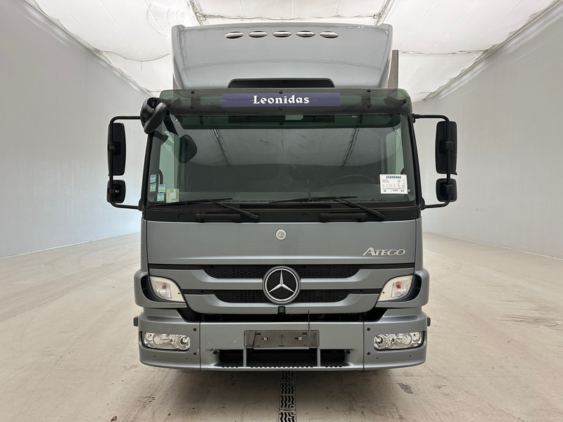 Mercedes-Benz Atego 1222 - Hűtős teherautó: 2 kép. Mercedes-Benz Atego 1222 - Hűtős teherautó: 2 kép.