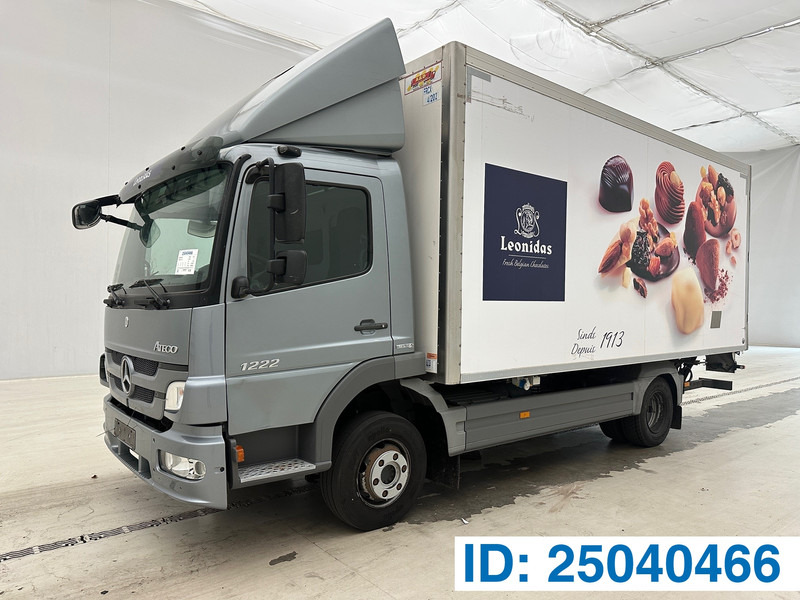 Mercedes-Benz Atego 1222 - Hűtős teherautó: 1 kép. Mercedes-Benz Atego 1222 - Hűtős teherautó: 1 kép.