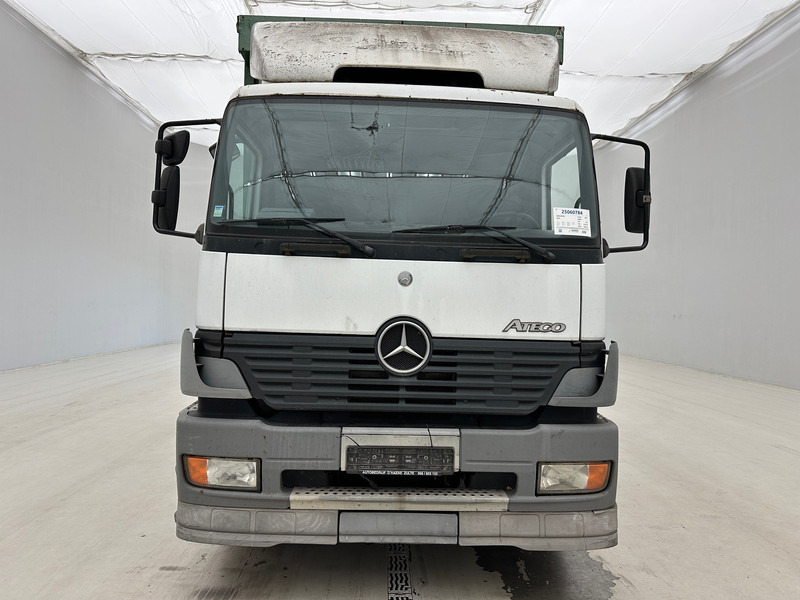 Mercedes-Benz Atego 1823 - Ponyvás teherautó: 2 kép. Mercedes-Benz Atego 1823 - Ponyvás teherautó: 2 kép.