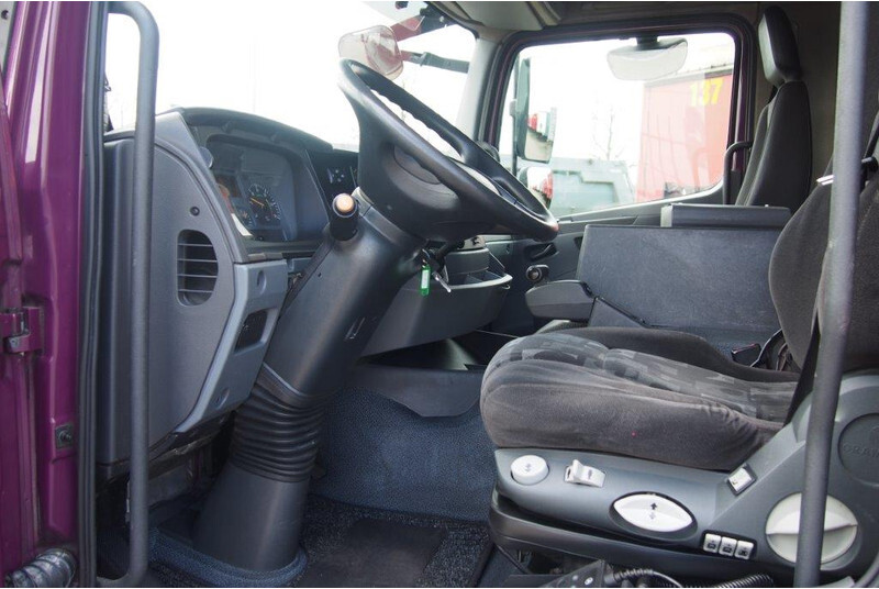 Interior photo 1: Hűtős teherautó Mercedes-Benz Axor 1824