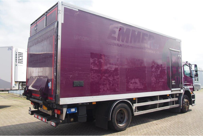 Mercedes-Benz Axor 1824 - Hűtős teherautó: 4 kép. Mercedes-Benz Axor 1824 - Hűtős teherautó: 4 kép.