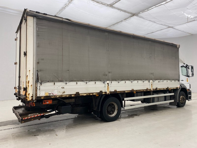 Mercedes-Benz Axor 1824 - Ponyvás teherautó: 4 kép. Mercedes-Benz Axor 1824 - Ponyvás teherautó: 4 kép.