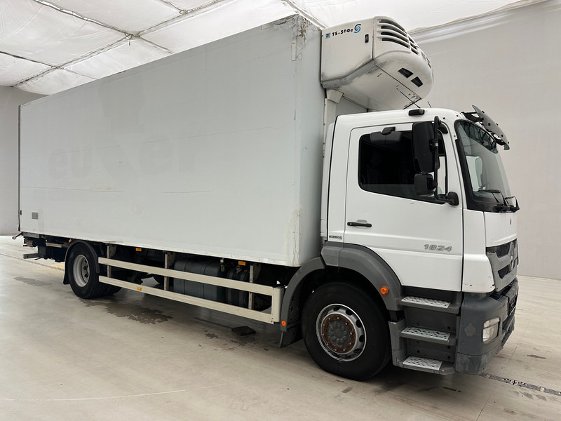 Mercedes-Benz Axor 1824 - Hűtős teherautó: 3 kép. Mercedes-Benz Axor 1824 - Hűtős teherautó: 3 kép.