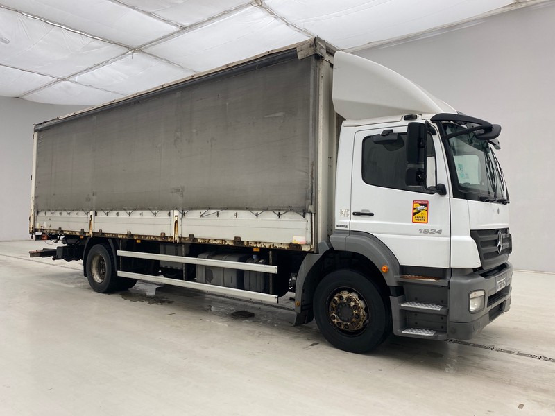 Mercedes-Benz Axor 1824 - Ponyvás teherautó: 3 kép. Mercedes-Benz Axor 1824 - Ponyvás teherautó: 3 kép.