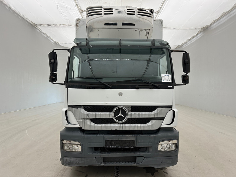 Mercedes-Benz Axor 1824 - Hűtős teherautó: 2 kép. Mercedes-Benz Axor 1824 - Hűtős teherautó: 2 kép.