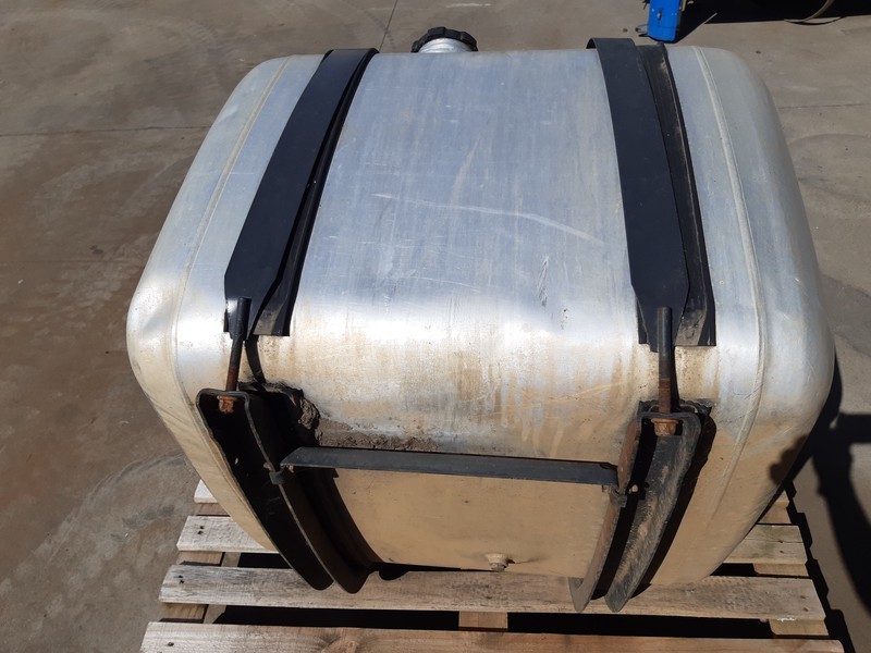 Mercedes-Benz Mazouttank actros A9344700101 - Üzemanyag tartály: 4 kép. Mercedes-Benz Mazouttank actros A9344700101 - Üzemanyag tartály: 4 kép.