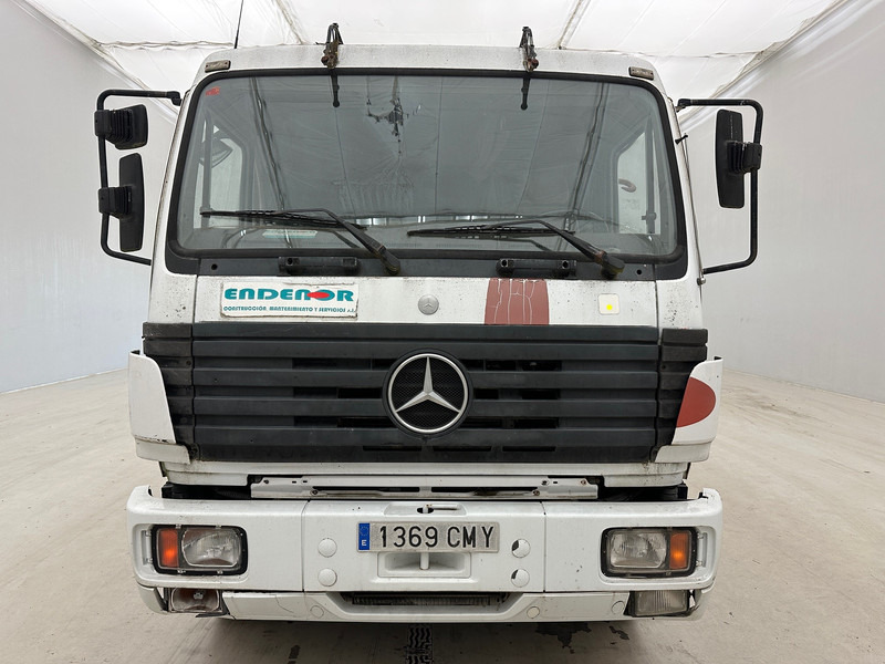 Mercedes-Benz SK 1831 - Billenőplatós teherautó, Darus autó: 2 kép. Mercedes-Benz SK 1831 - Billenőplatós teherautó, Darus autó: 2 kép.