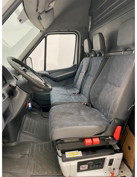 Interior photo 3: Furgon Mercedes-Benz Sprinter 311 CDi