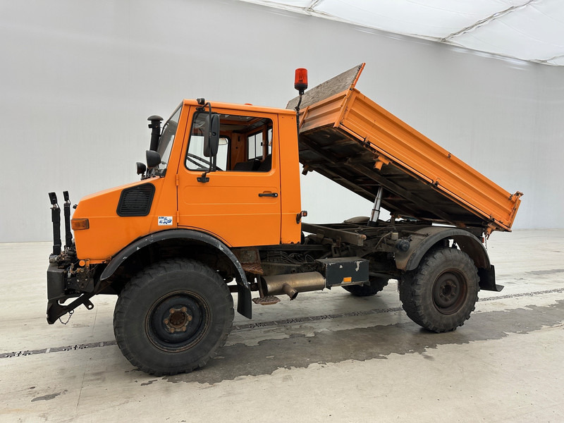Mercedes-Benz Unimog U427 - 4x4 - Billenőplatós teherautó: 4 kép. Mercedes-Benz Unimog U427 - 4x4 - Billenőplatós teherautó: 4 kép.