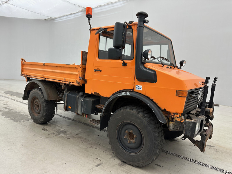 Mercedes-Benz Unimog U427 - 4x4 - Billenőplatós teherautó: 5 kép. Mercedes-Benz Unimog U427 - 4x4 - Billenőplatós teherautó: 5 kép.