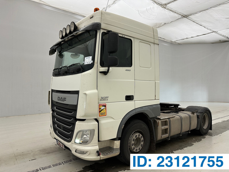 DAF XF 460 Space Cab - Nyergesvontató: 1 kép. DAF XF 460 Space Cab - Nyergesvontató: 1 kép.