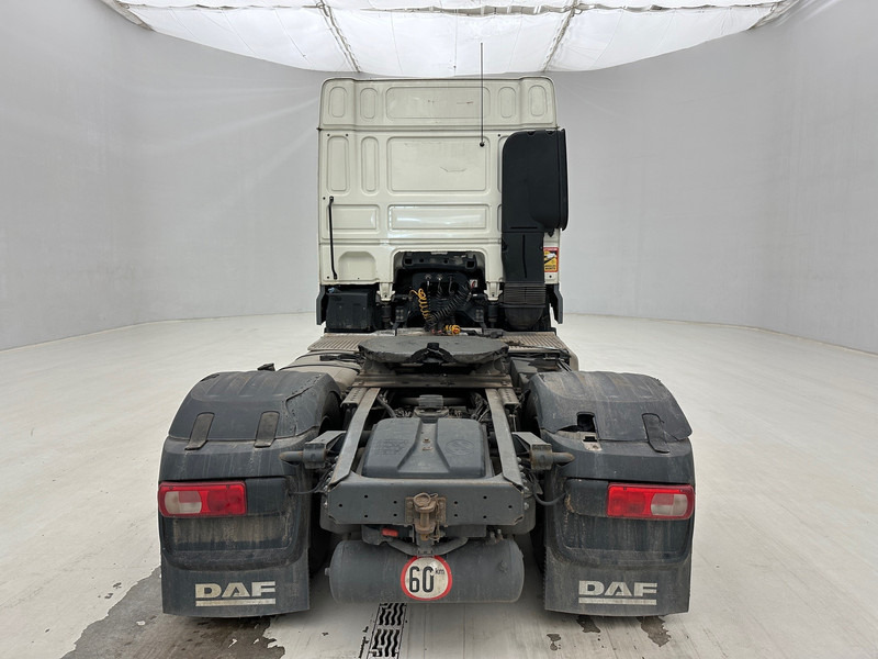 DAF XF 460 Space Cab - Nyergesvontató: 5 kép. DAF XF 460 Space Cab - Nyergesvontató: 5 kép.