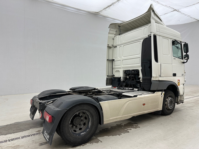 DAF XF 460 Space Cab - Nyergesvontató: 5 kép. DAF XF 460 Space Cab - Nyergesvontató: 5 kép.